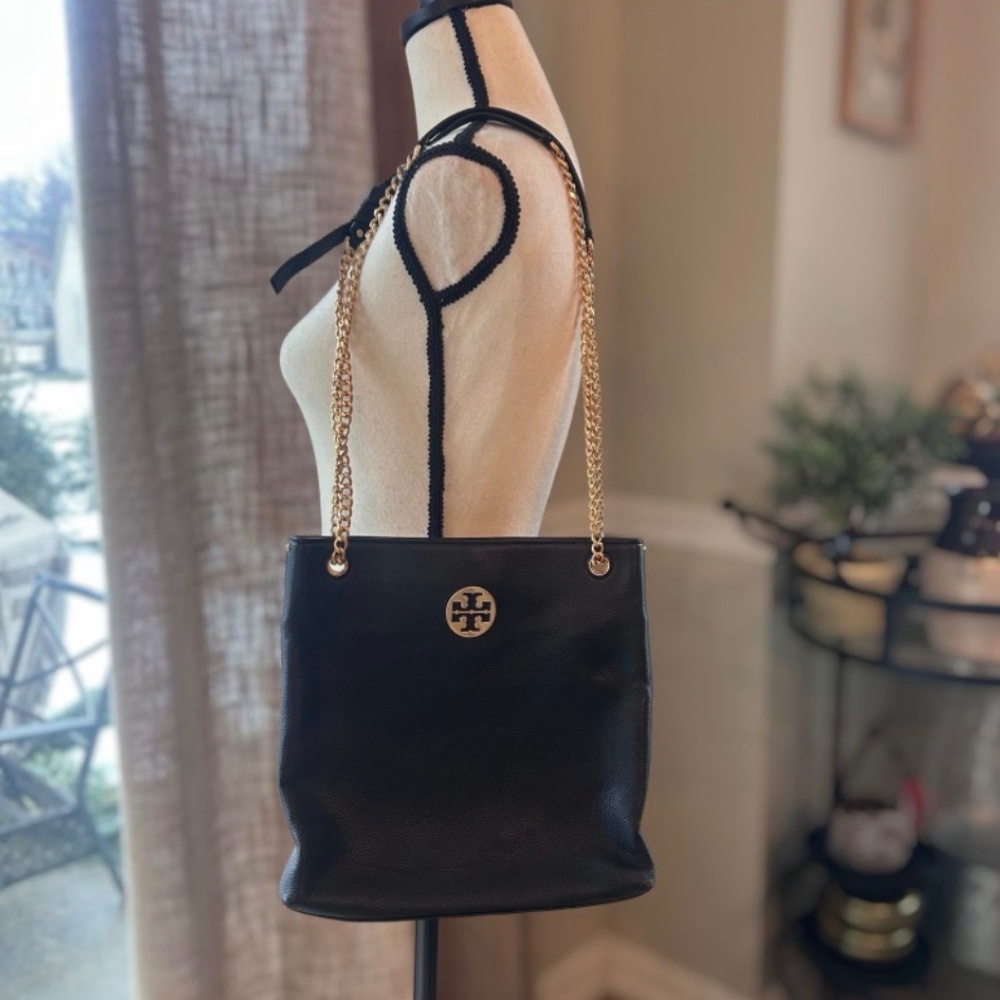 TORY BURCH | Black Carson SwingPack Leather Crossbody Bag - Picture 8 of 13